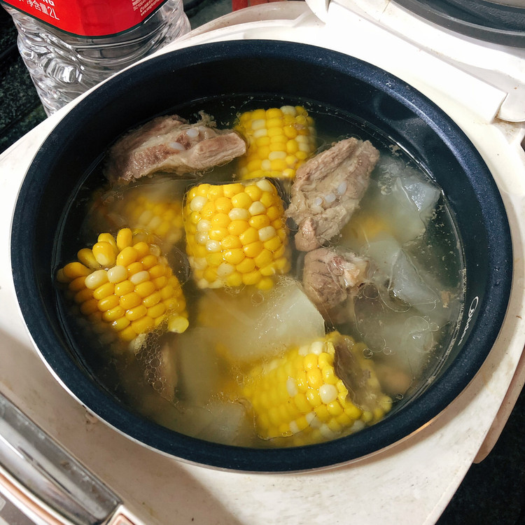 清甜不腻的冬瓜玉米排骨汤的做法