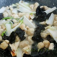 菌菇白菜焖鱼丸的做法图解4
