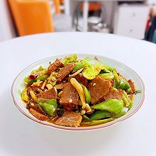 青椒九道菇炒瘦肉，赋诗一首