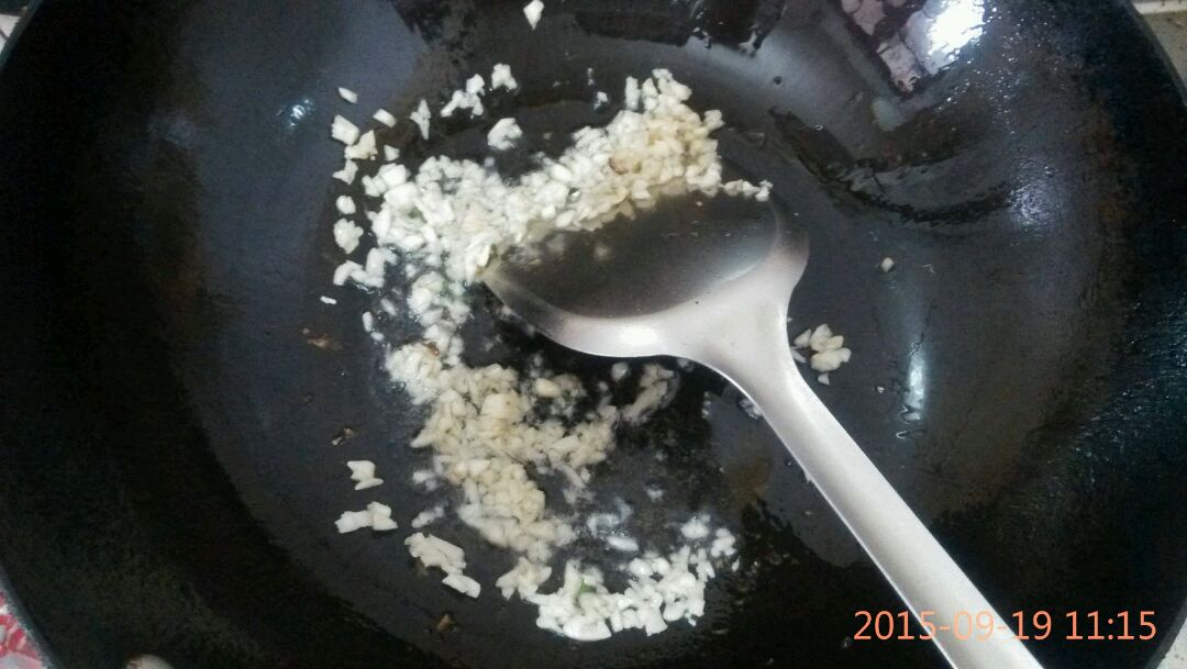 蒜蓉西兰花炒香菇的做法图解6