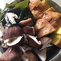 海带排骨炖土豆的做法图解2