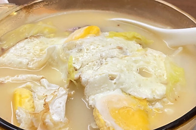 冬日暖锅系列之白菜#白菜鸡蛋鸭架汤