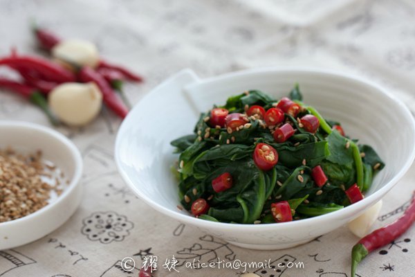 吃出红润肤色----蒜香芝麻菠菜