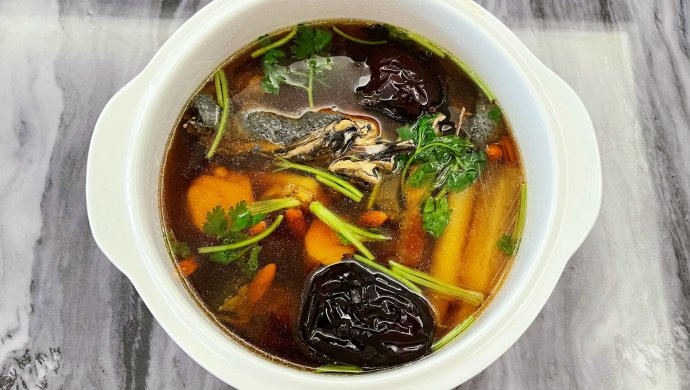 高丽参乌鸡汤