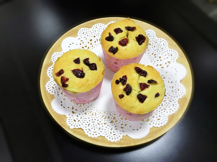 椰香蔓越莓马芬蛋糕的做法
