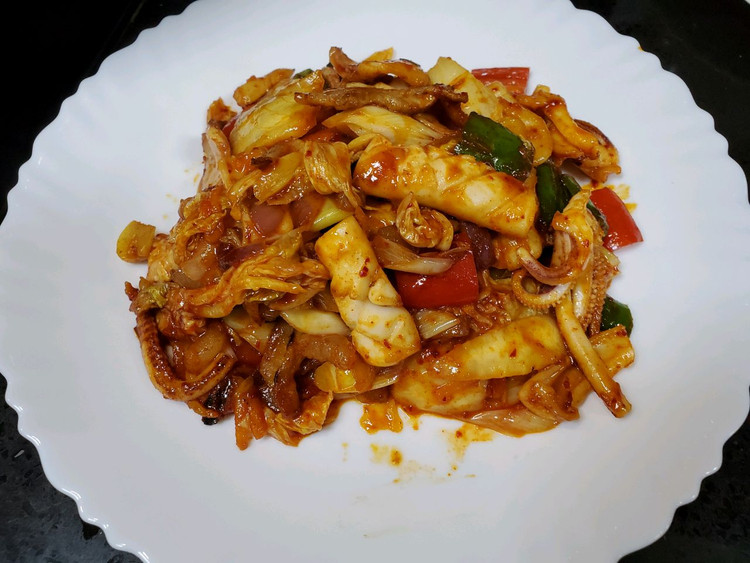 韩式泡菜炒鲜鱿鱼的做法