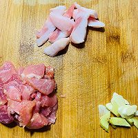 能让孩子吃三碗饭的家常版胡萝卜片炒肉的做法图解5