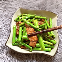 ‼️春天必吃‼️芦笋炒牛肉粒的做法图解5