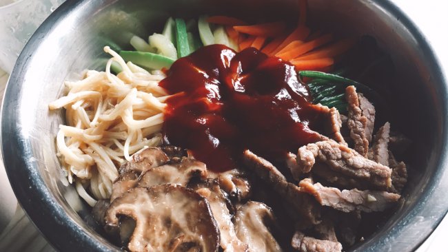 韩式牛肉拌饭的做法