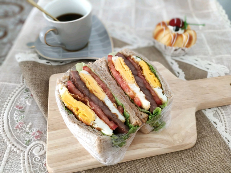亲测好吃减肥餐 全麦鸡蛋牛排三明治 快手早餐营养均衡的做法