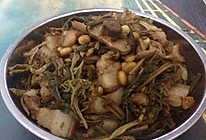 五花肉煲菜干黄豆的做法