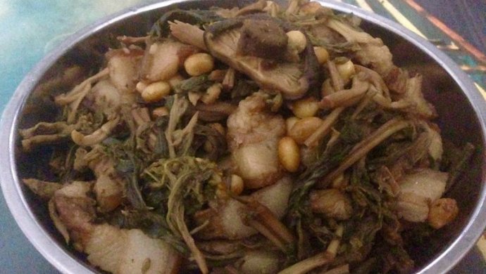 五花肉煲菜干黄豆