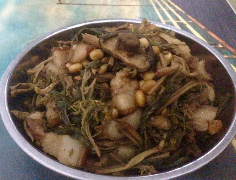 五花肉煲菜干黄豆的做法