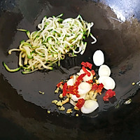 湖南腊肉炒萝卜干#金龙鱼外婆乡小榨菜籽油，我要上春碗#的做法图解8