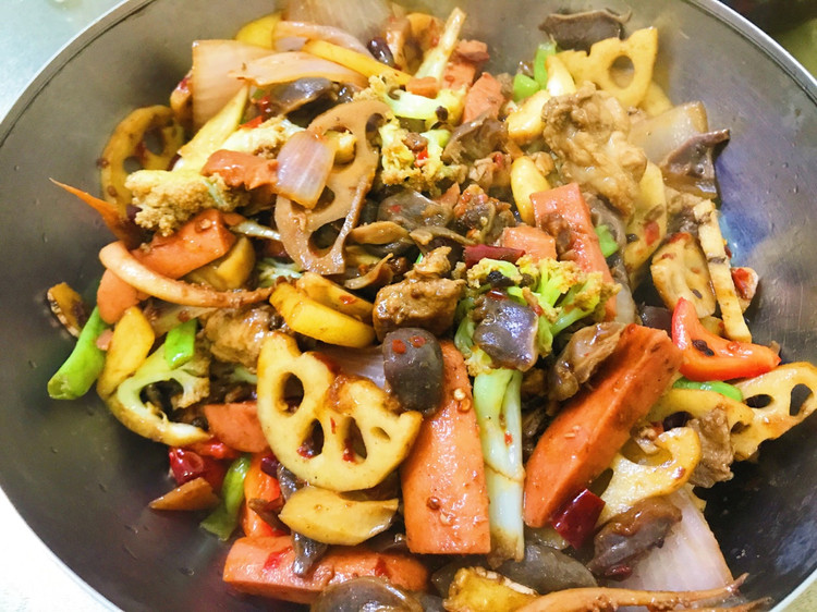 干锅排骨郡肝炒时蔬的做法