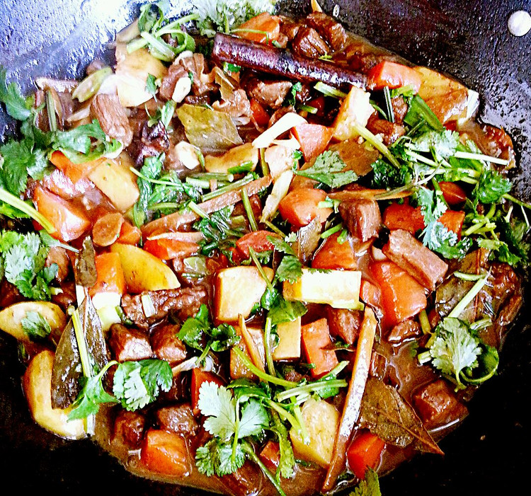 胡萝卜土豆炖牛肉丁的做法