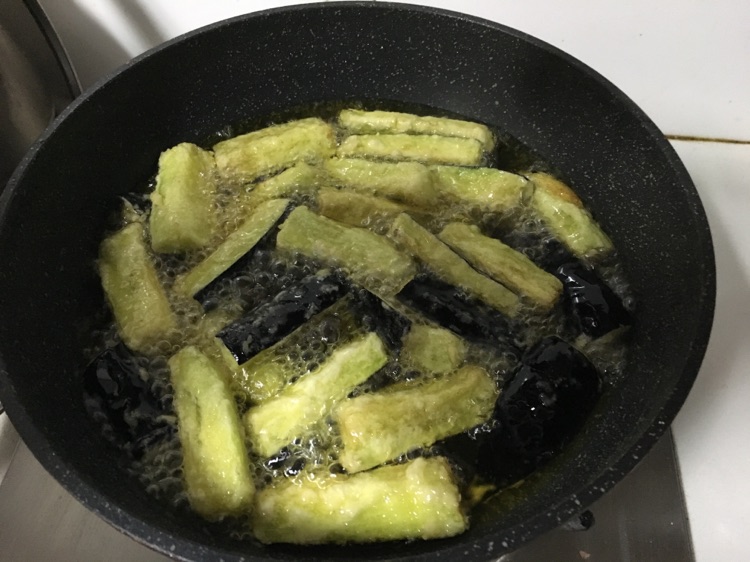 鱼香茄条的做法图解2