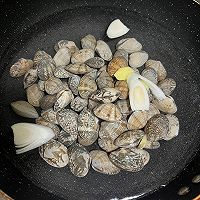 暖冬醉卤花蛤的做法图解1