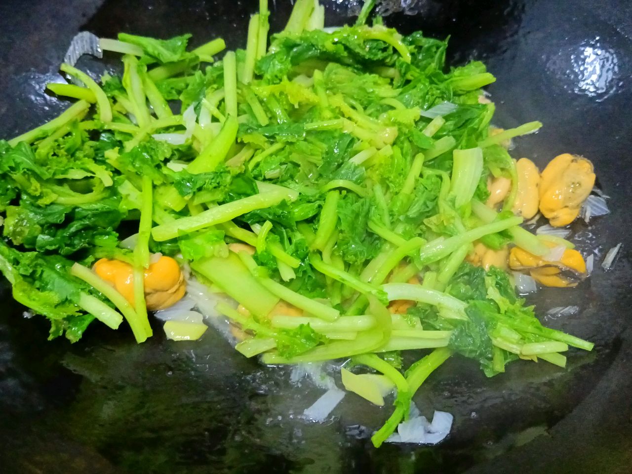 贻贝炒苔菜怎么做_贻贝炒苔菜的做法_辰辰妈dg_豆果美食