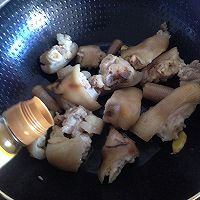 猪蹄尾巴黄豆汤的做法图解4