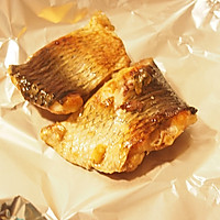 味道层次丰富的焦糖大蒜烤鱼的做法图解5