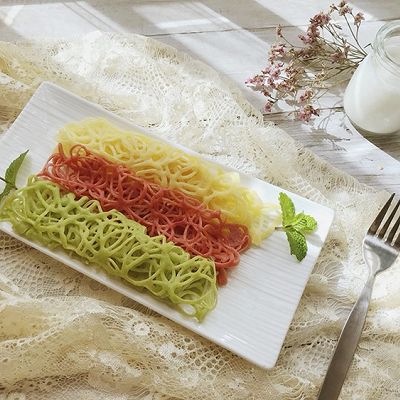 三色蕾丝蛋卷