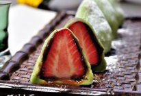 青汁草莓大福#春天中的一抹绿色#的做法