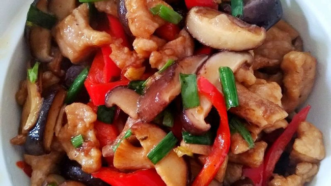 香菇炒瘦肉――夏水灵的私房菜家常菜的做法