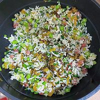 酸菜炒饭的做法图解9