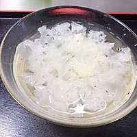 秋冬润燥：银耳雪梨汤的做法图解2