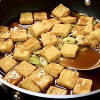 今天这道葱烧豆腐，好吃停不下来，拌着米饭真的绝了！的做法图解6