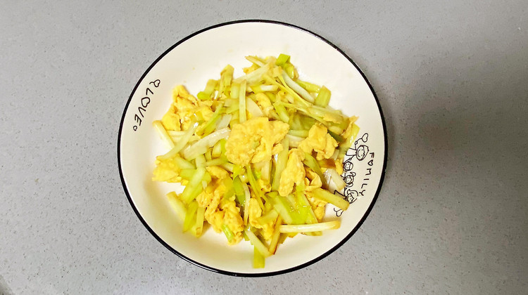 【孕妇食谱】韭黄炒鸡蛋，鸡蛋鲜嫩，简单却美味～的做法