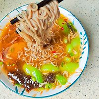 #夏日餐桌降温企划#捞汁香辣丝瓜牛肉面的做法图解15