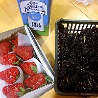睡不醒的草莓桑果奶#“宴”遇灵山 拈花品素#的做法图解1