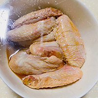 塔吉锅三汁焖鸡翅的做法图解1