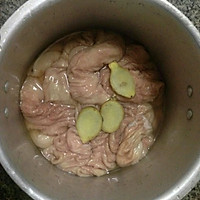 酸菜猪肠的做法图解1