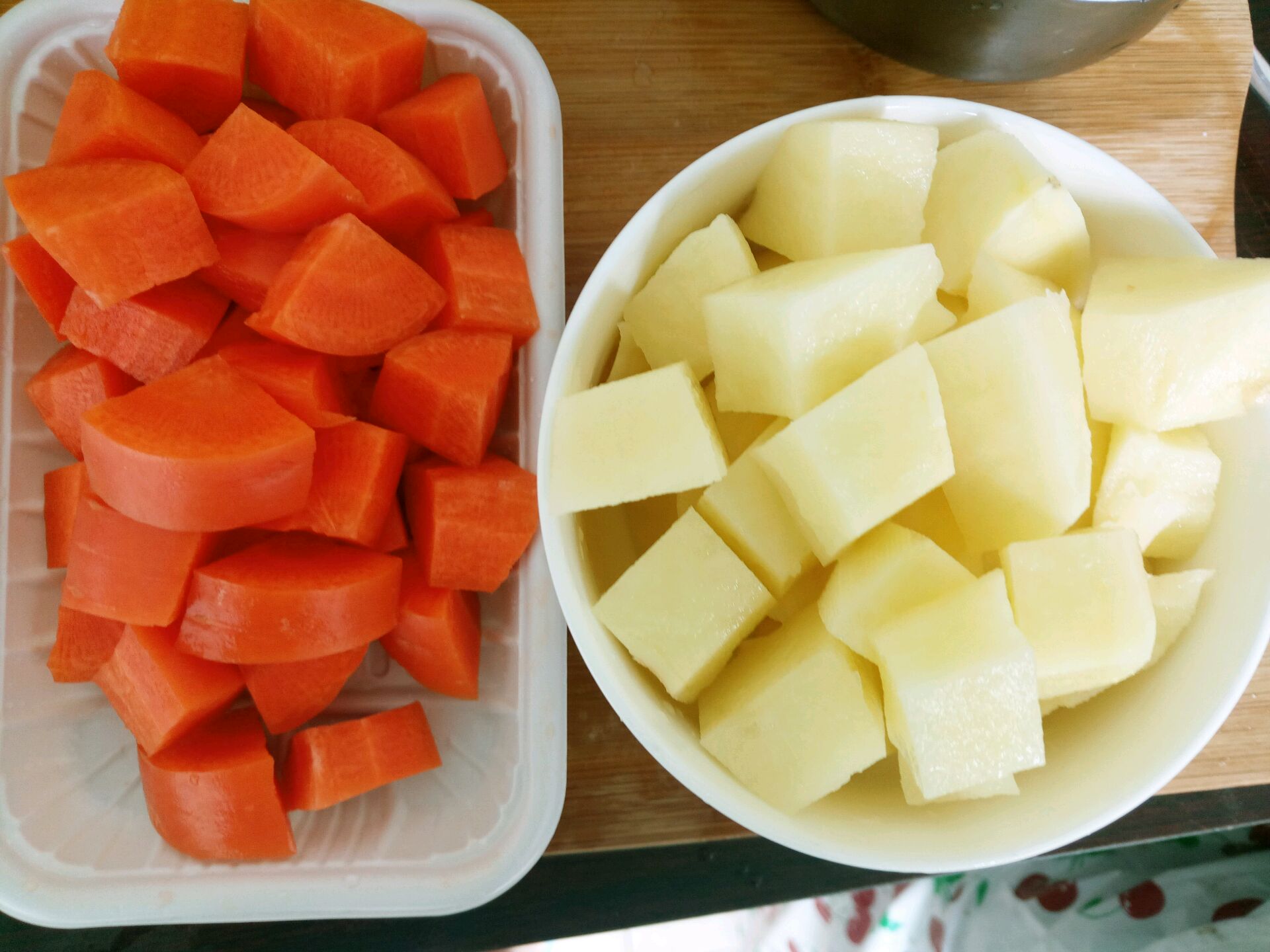 胡萝卜土豆焖饭怎么做_胡萝卜土豆焖饭的做法_豆果美食