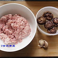 爽脆鲜美【手工冬菇猪肉丸】#寻找最聪明的蒸菜达人#的做法图解1