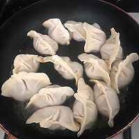 #我们约饭吧#泡菜虾仁煎饺#自己包的饺子就是料足的做法图解12