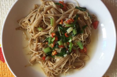 凉拌金针菇