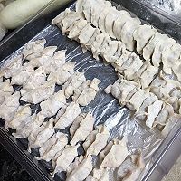 饺子（香菇肉末，芹菜肉末，玉米胡萝卜）的做法图解7