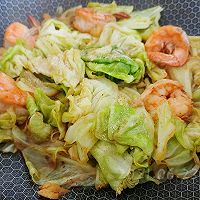 蒜油焖虾卷心菜的做法图解6