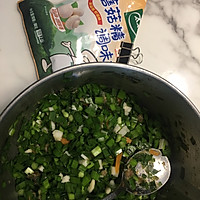 虾仁韭菜盒子的做法图解3