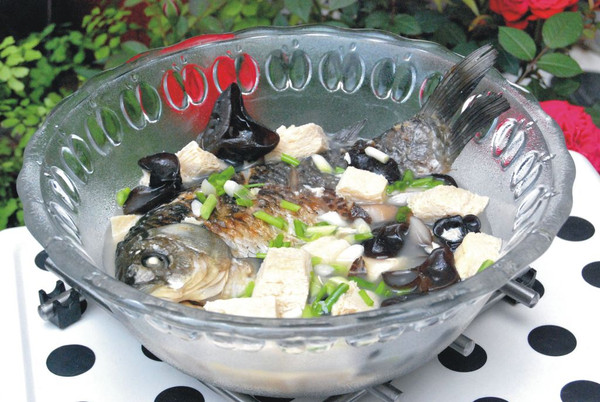 鲫鱼冻豆腐汤