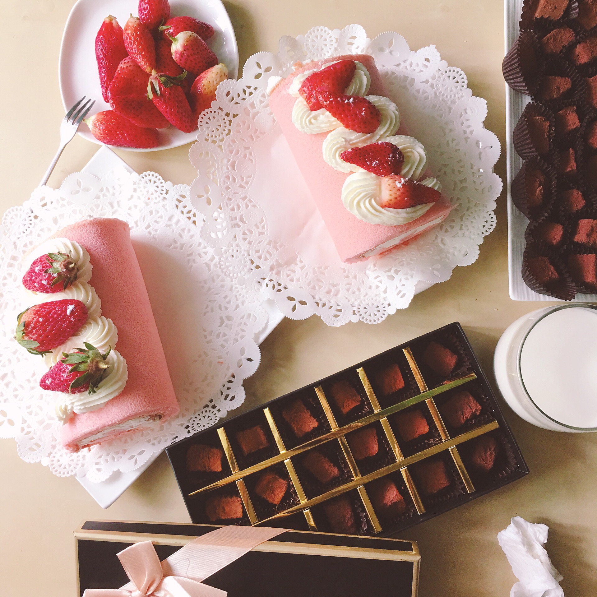 草莓蛋糕卷的做法_【图解】草莓蛋糕卷怎么做如何做好吃_草莓蛋糕卷家常做法大全_MotherKiss_豆果美食