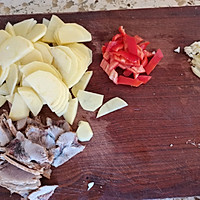 驴肉土豆片炒鲜蘑的做法图解3