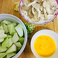 #我的养生日常-远离秋燥#丝瓜菌菇鸡蛋汤的做法图解1