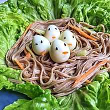 #童年不同样，美食有花样#花生酱拌荞麦面（愤怒的小鸟鸟巢面）