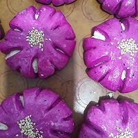 #豆果10周年生日快乐#，美美的火龙果椰蓉小花面包的做法图解7