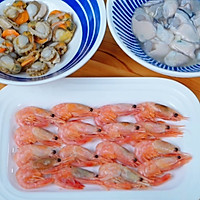 #皇后红玫瑰花式做法#海味温拌加拿大北极虾的做法图解2